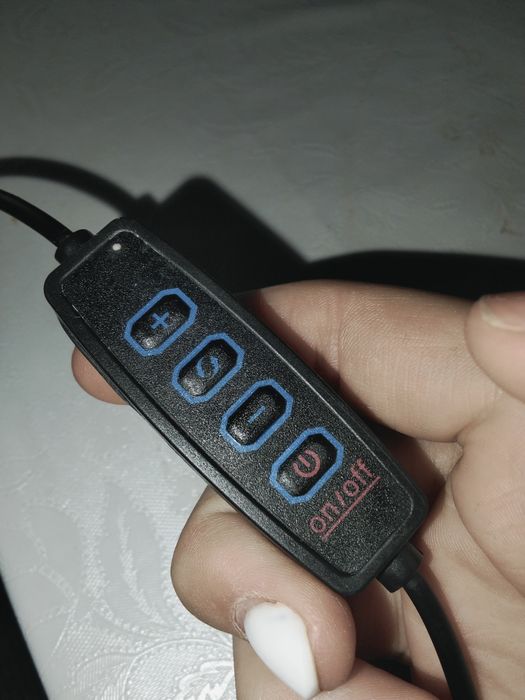 Продаю кольцевую лампу