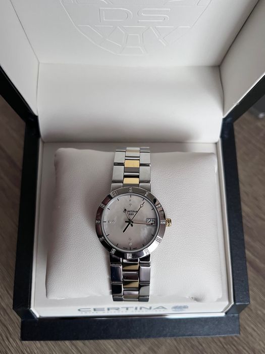 Часовник Certina с диаманти