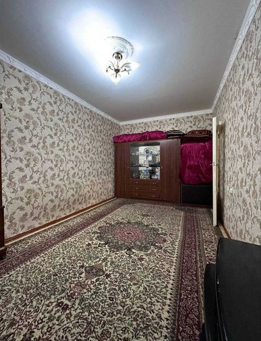 Продаётся 1/5/5 Юнусабад 17 квл,Площадь- 38м2, не торец,крыша не течёт