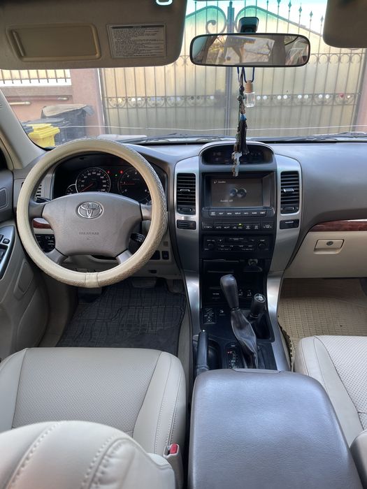 Vand Toyota Land Cruiser 120, 8 locuri