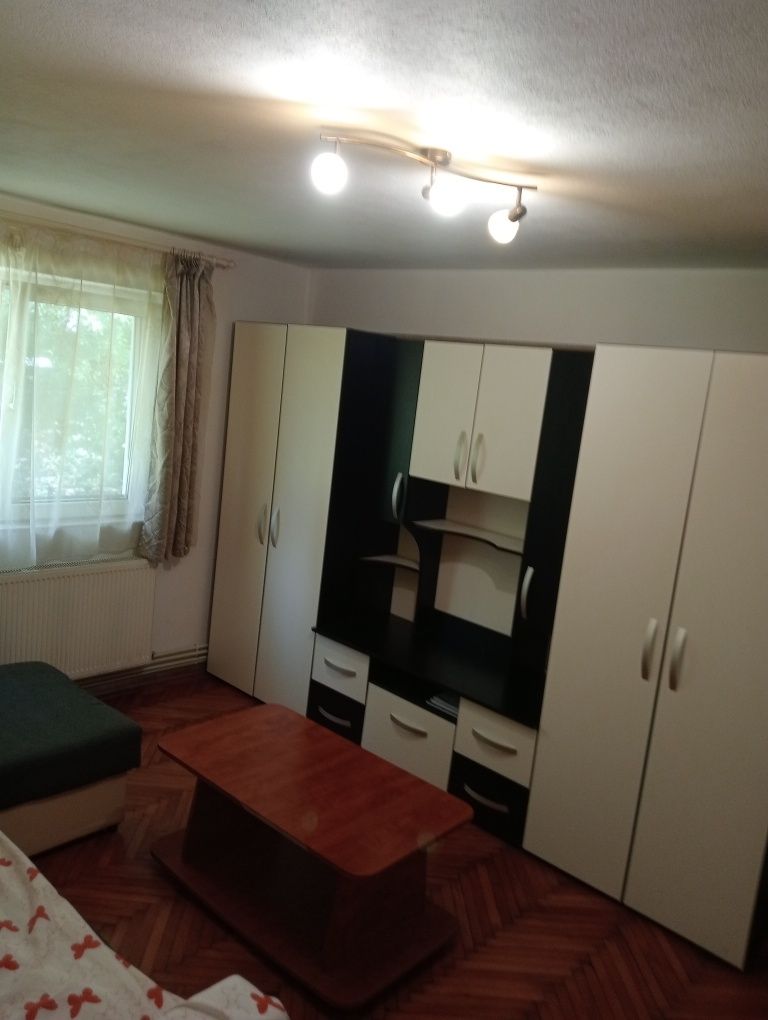Ofer Apartament in chirie