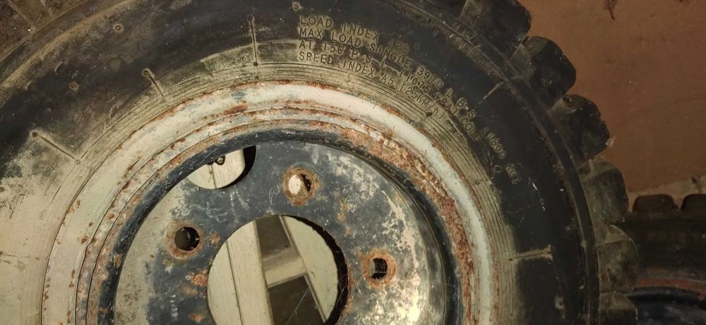 Гуми за мотокар със 5 дупки