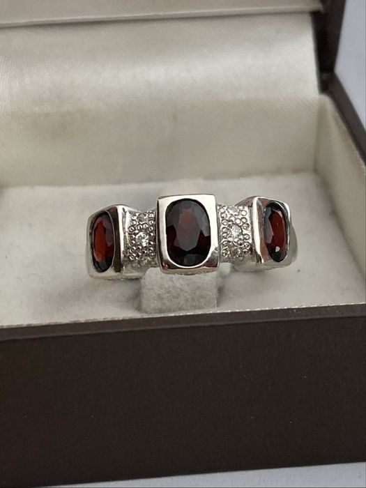 Inel aur 18kt.cu granat si diamante
