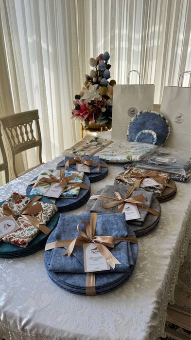 Раннер под тарельники и дастархан добовляет уют красоту.