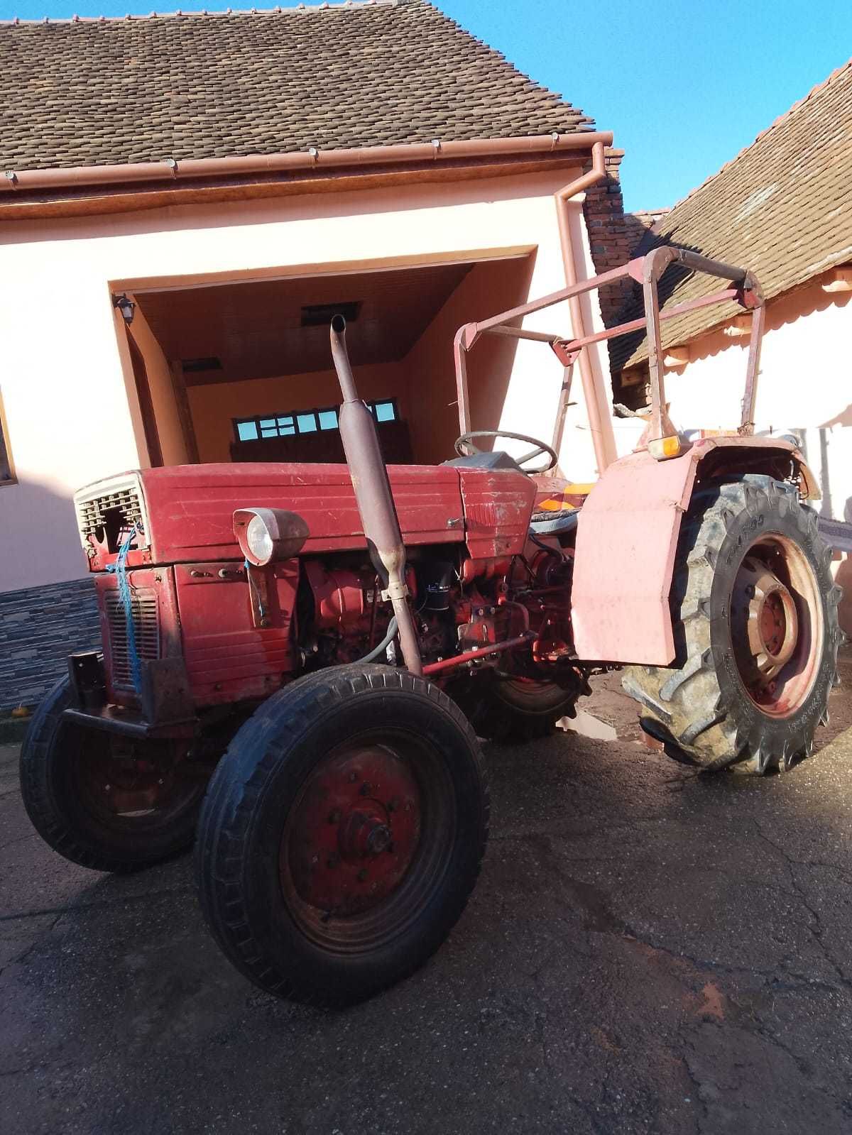 De vânzare Tractor UTB 550
