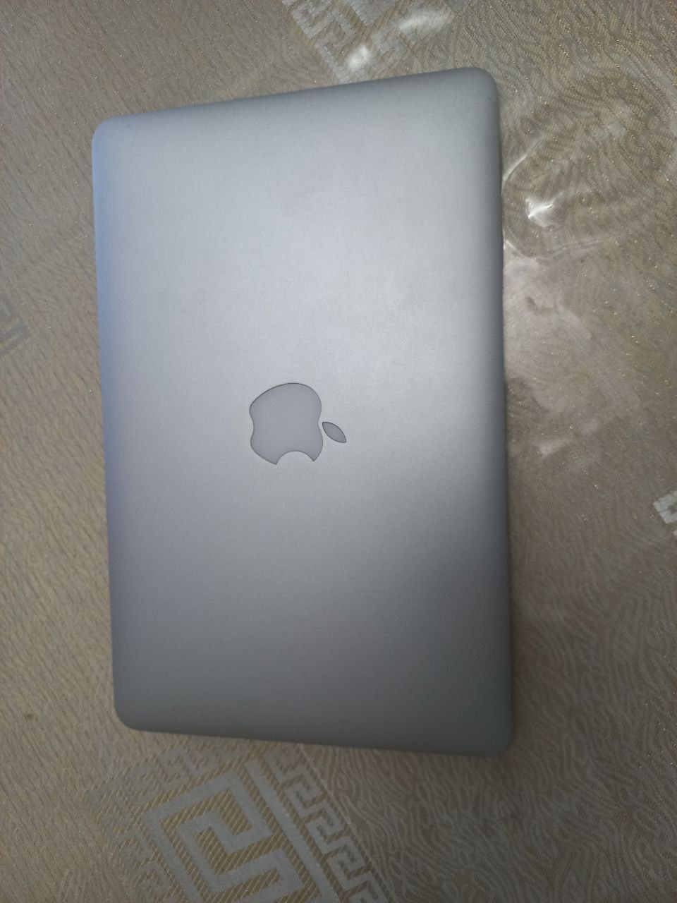 MacBook ideal holatda