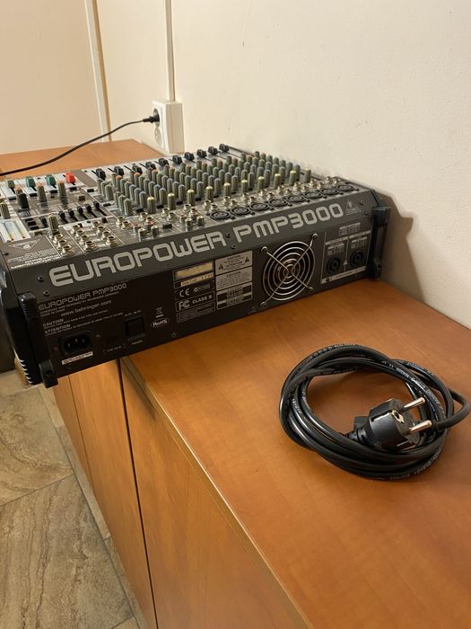 Mixer Behringer Europower PMP3000 + stativ K&M (sau schimb]