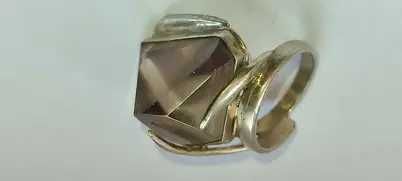 Красивое серебряное кольцо с камнем РАУХТОПАЗ,р.16