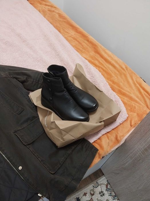 Vand rochii , geci si pantaloni .Aproape noi !