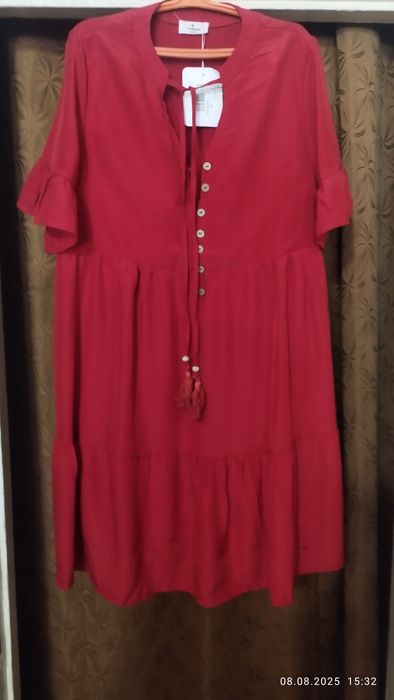Женское платье ,красное,48 размер,свободное