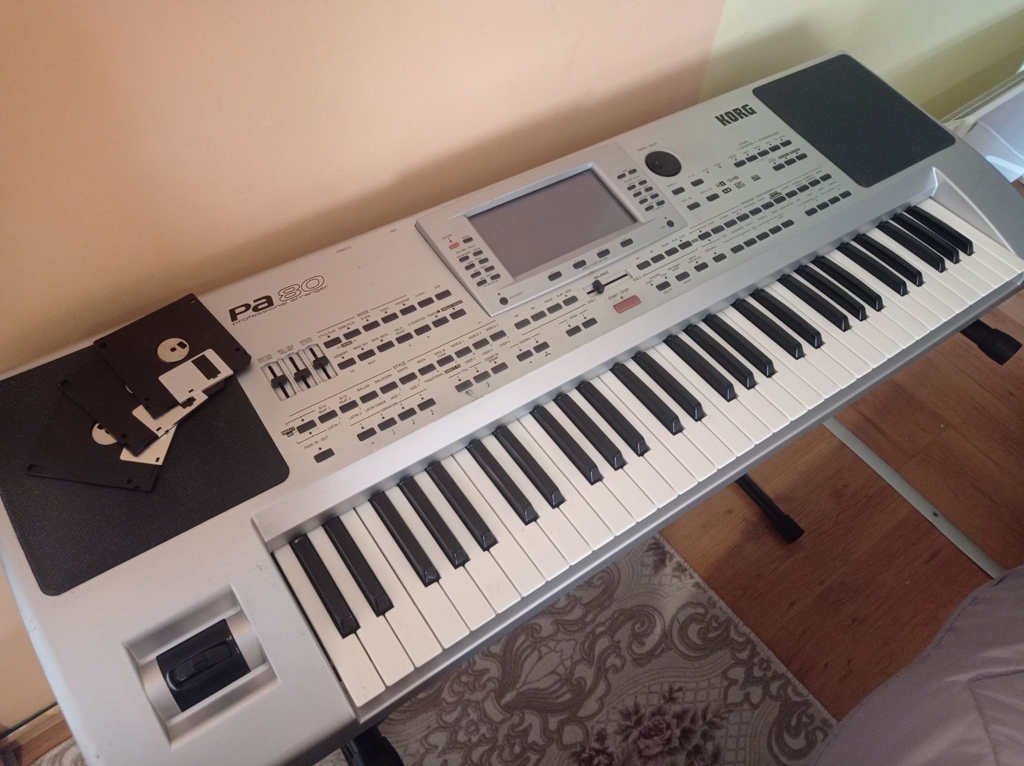 Синтезатор Korg Pa80 professional