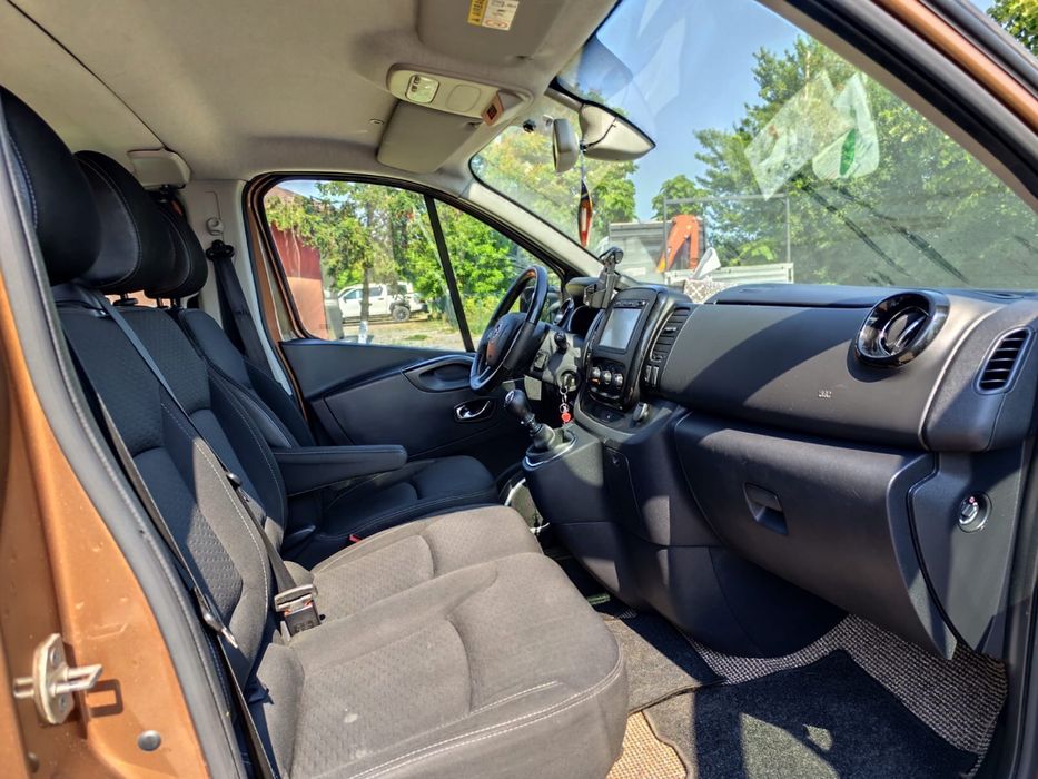 Opel Vivaro 8+1 2016 5 usi
