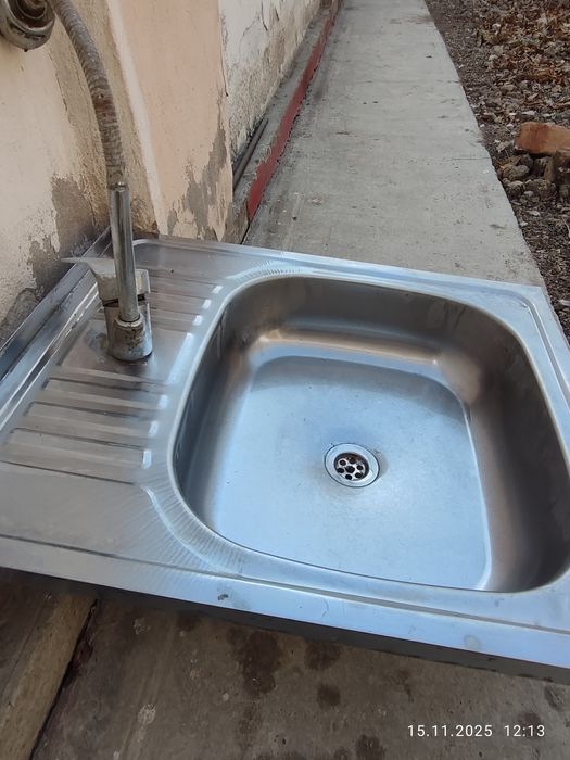 Мойка кухонная. Раковина металлическая.
