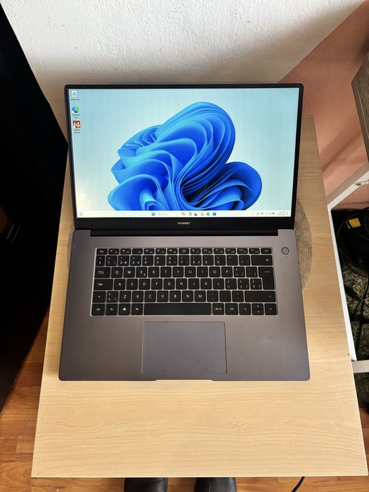 Huawei Matebook 15• Ryzen 5• Bateria 5 ore