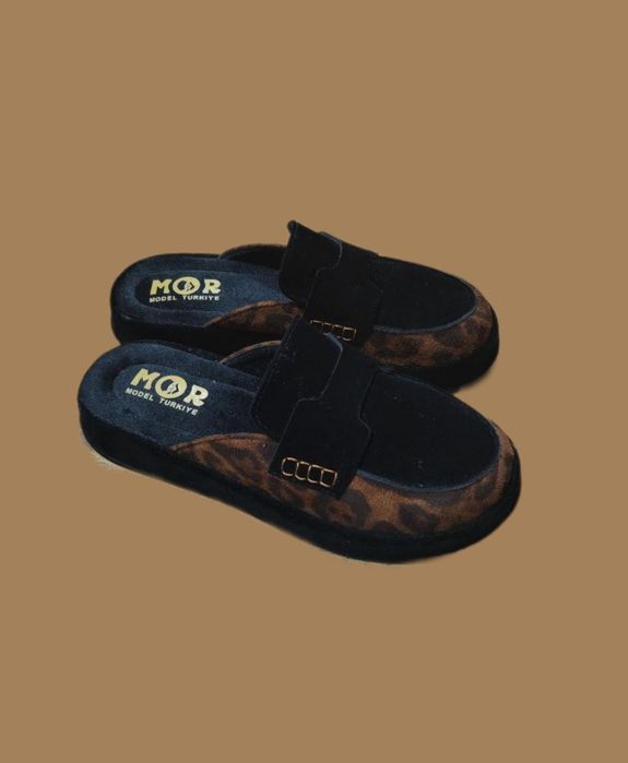 Siz izlagan oyoq kiyimlar