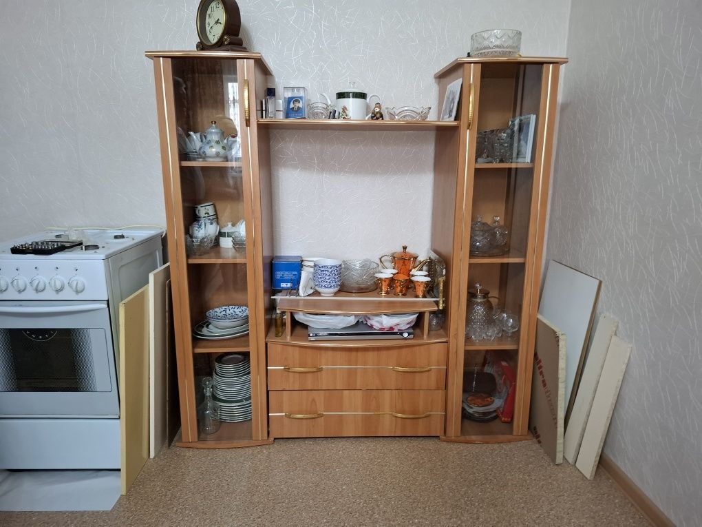 Продам стенку в гостиную