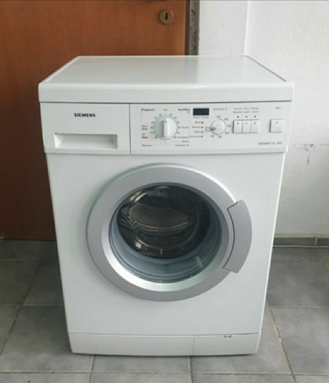 LICHIDARE DE STOC.  Masina de spălat rufe Siemens Wa 33210
