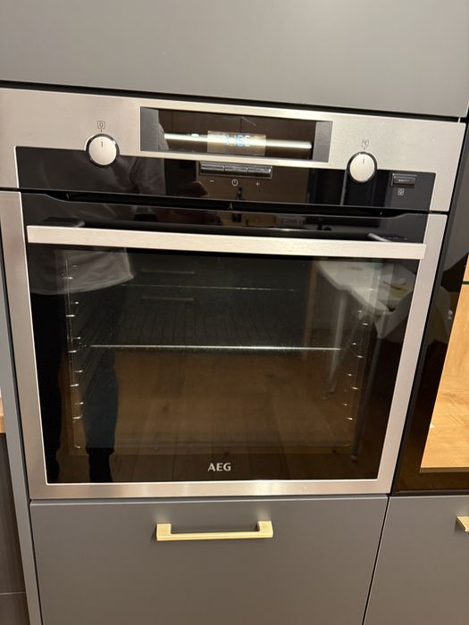 Cuptor electric AEG  - functie SteamBake - gatire abur