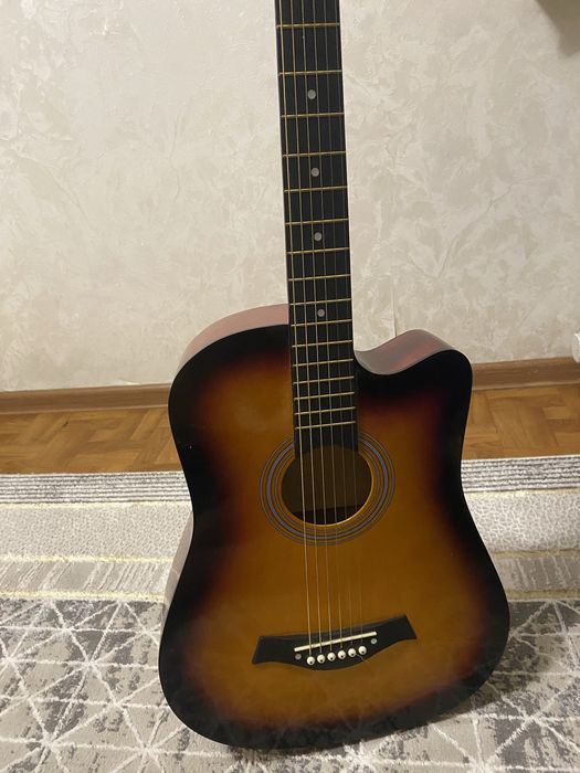 Акустическая гитара в отличном состояний!