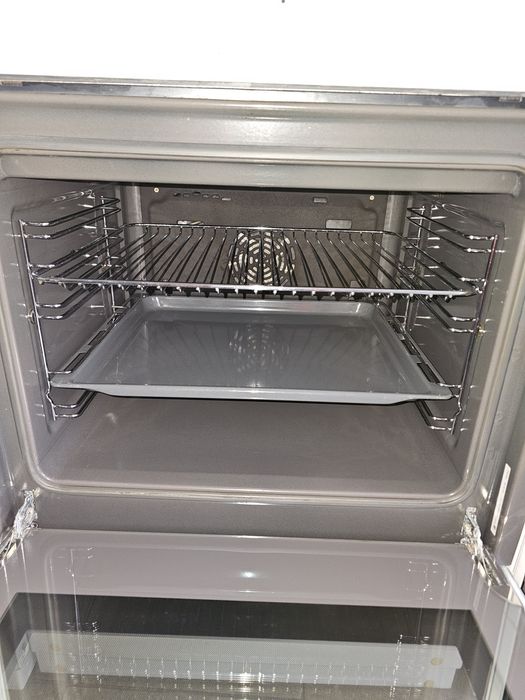 Свободностояща печка с керамичени котлони Siemens HC722210U A+ 70L