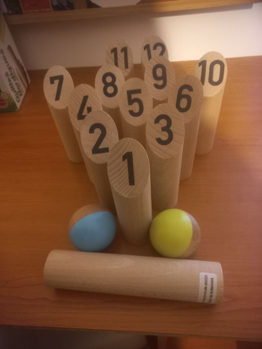Vând joc de bowling din lemn