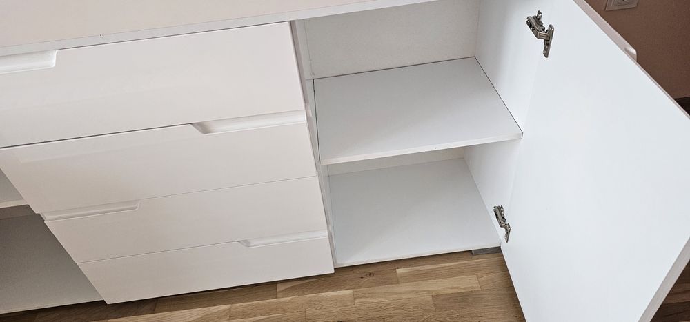 Бял шкаф от Айко