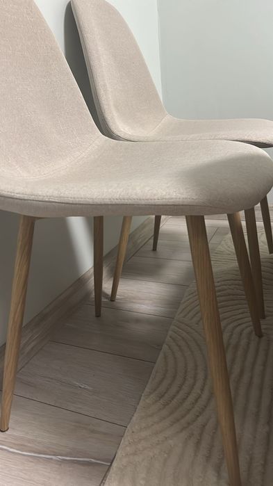 Трапезен стол чисто нов