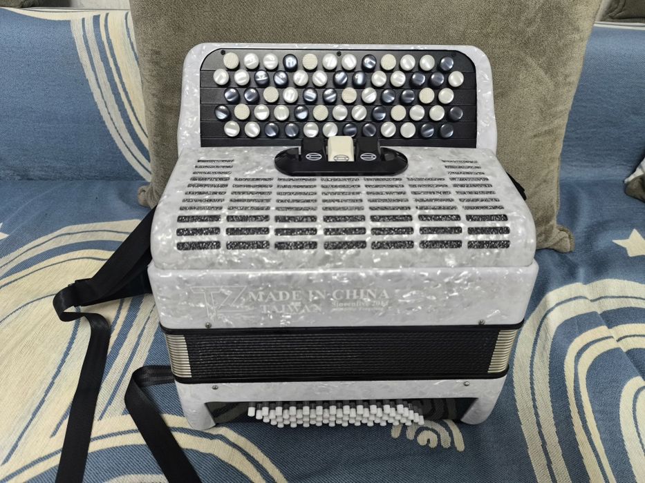 Продам баян новый