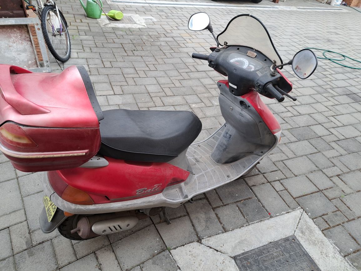 Vand urgent scuter Honda Bali
