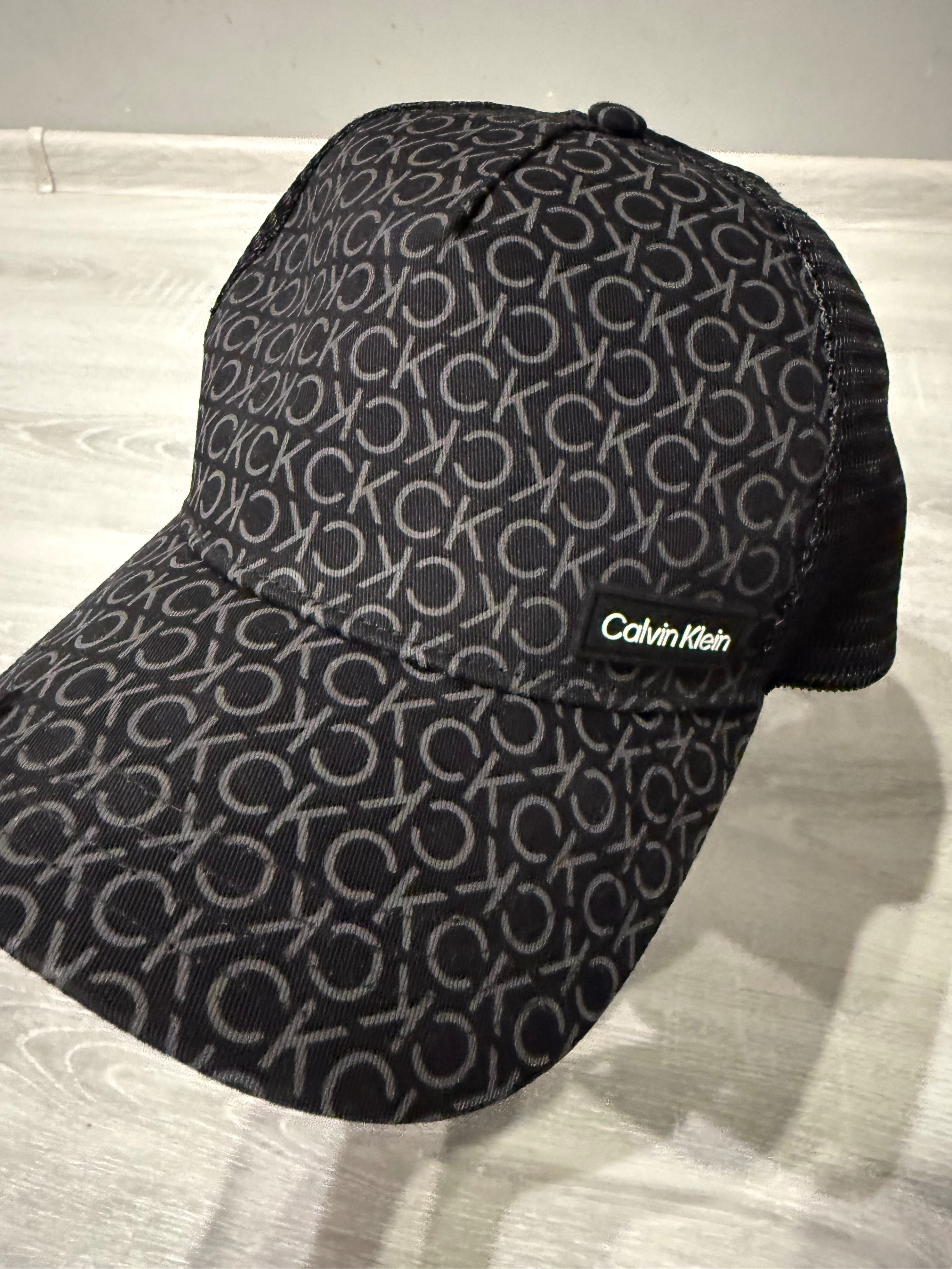 Дамска шапка Calvin Klein
