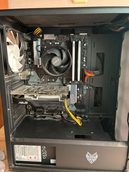 Гейминг компютър RGB