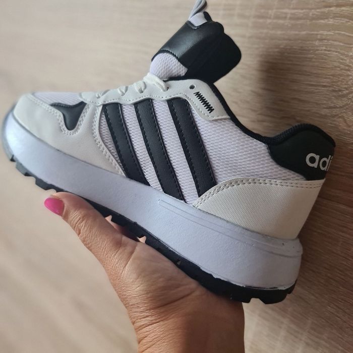 Adidași pânzati  marca  Adidas