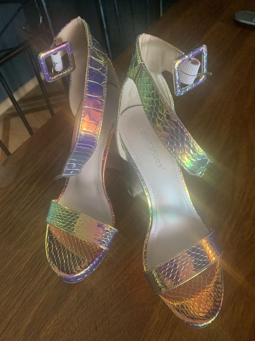 Нови сандали хамелеон