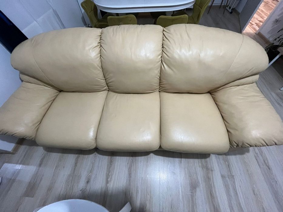 Vând canapea fixă piele 3 locuri