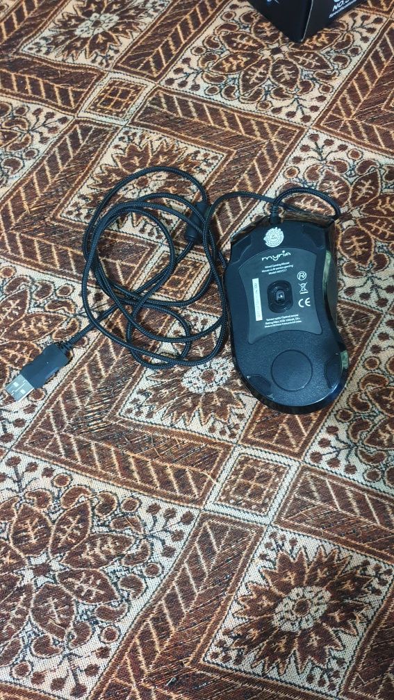 Mouse gaming Myria cu fir textil