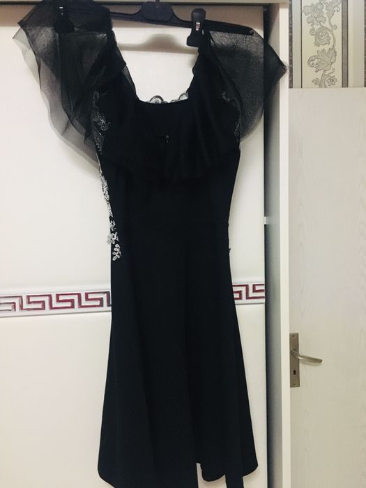 Черна рокля.