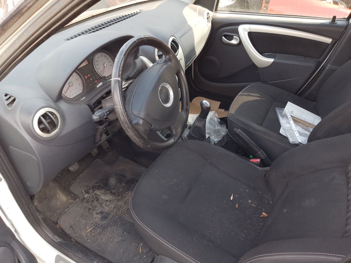 Продавам на части Дачия Логан 2012г 1.5dci