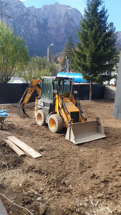 Nisip,pietriș, pământ negru vegetal