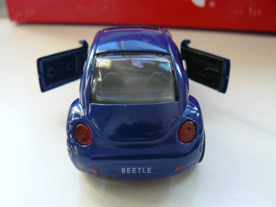 Macheta Auto De Colectie VOLKSWAGEN NEW BEETLE Scara 1:43,Noua AmerCom