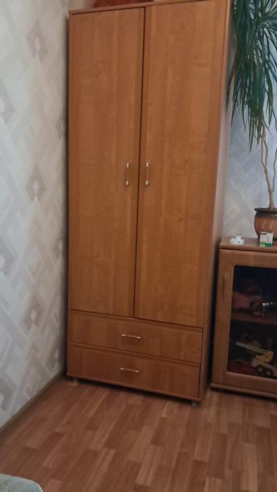 Продам 2 шкафа в связи с переездом.
