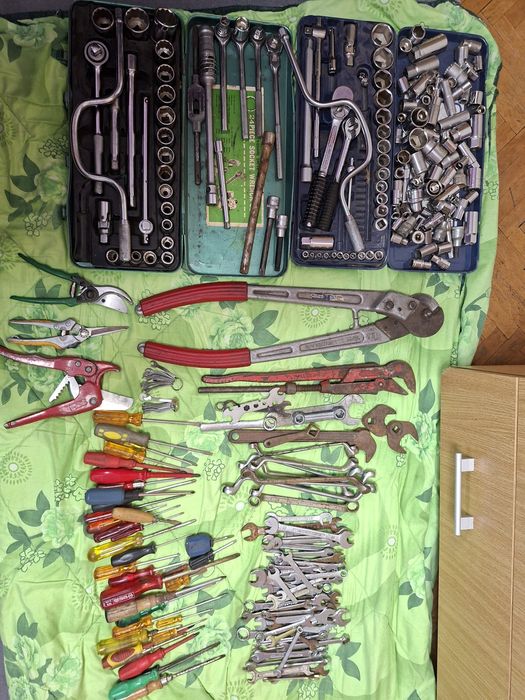 Chei toate mărimile .