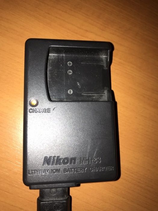 Incarcator acumulator Nikon MH 63 in stare excelenta