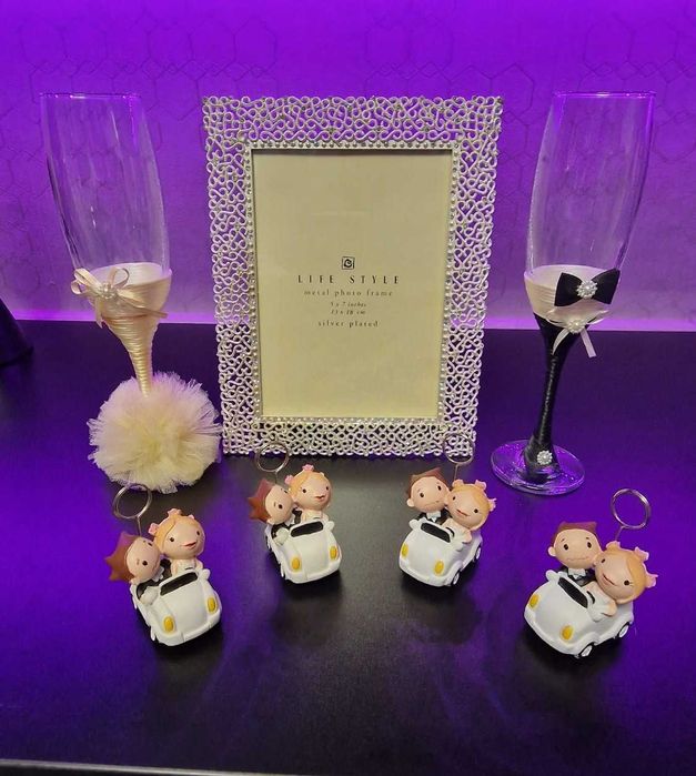Cadou mire/mireasă, suport certificat nuntă, pahare miri, ramă foto