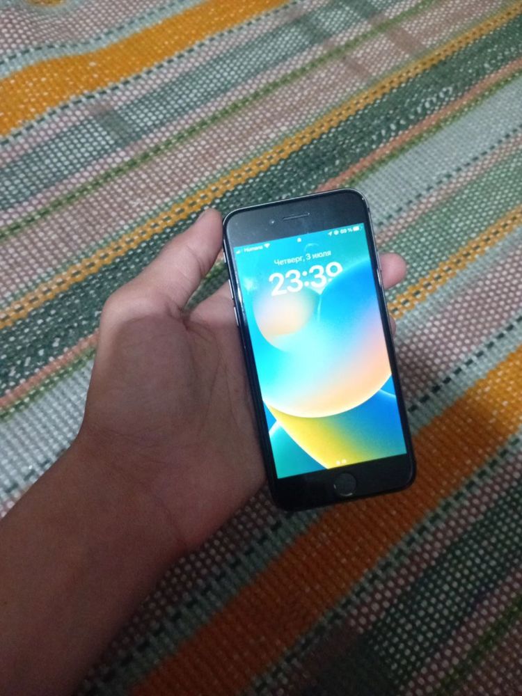 iphone 8  tiniq tel yomkist 100 usiliniy qoyulgan 64 talik