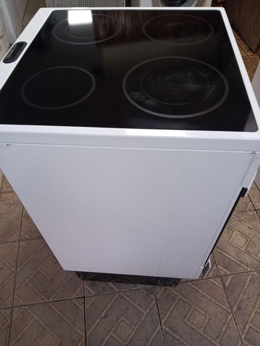 Свободно стояща печка с керамичен плот VOSS Electrolux 2 год.Гаранция!