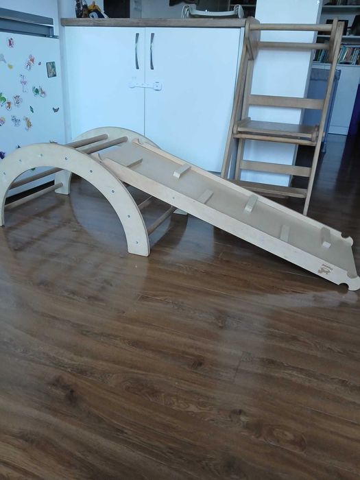 Дървена арка, рампа за катерене и пързалка