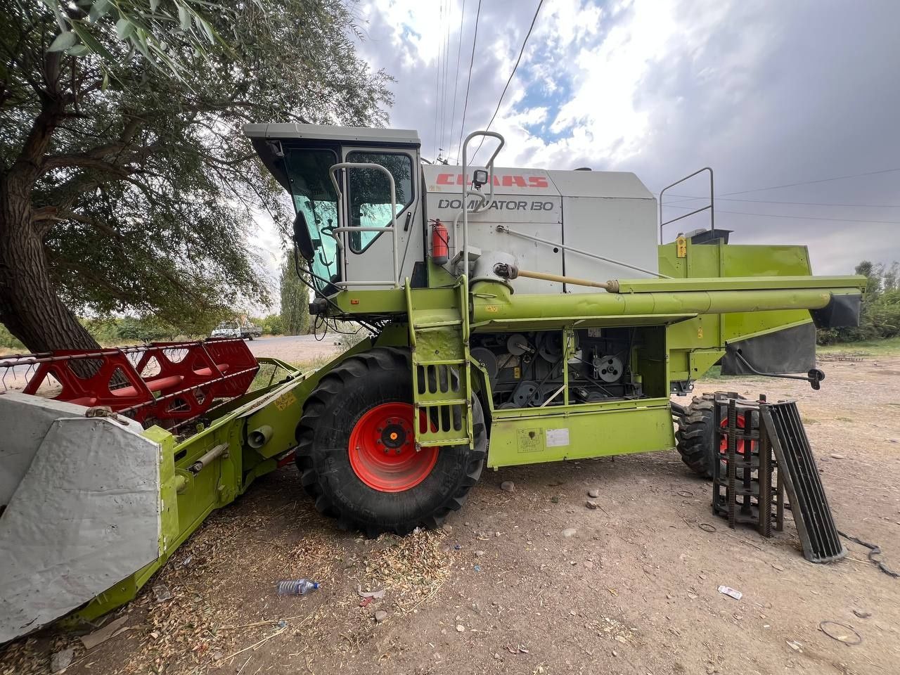 CLAAS Dominator 130