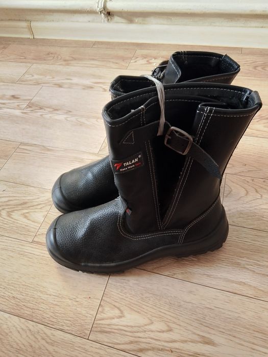 Продам рабочие сапоги