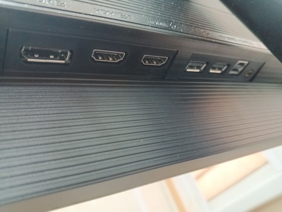 Продаю монитор Samsung 27 идеальное состояние