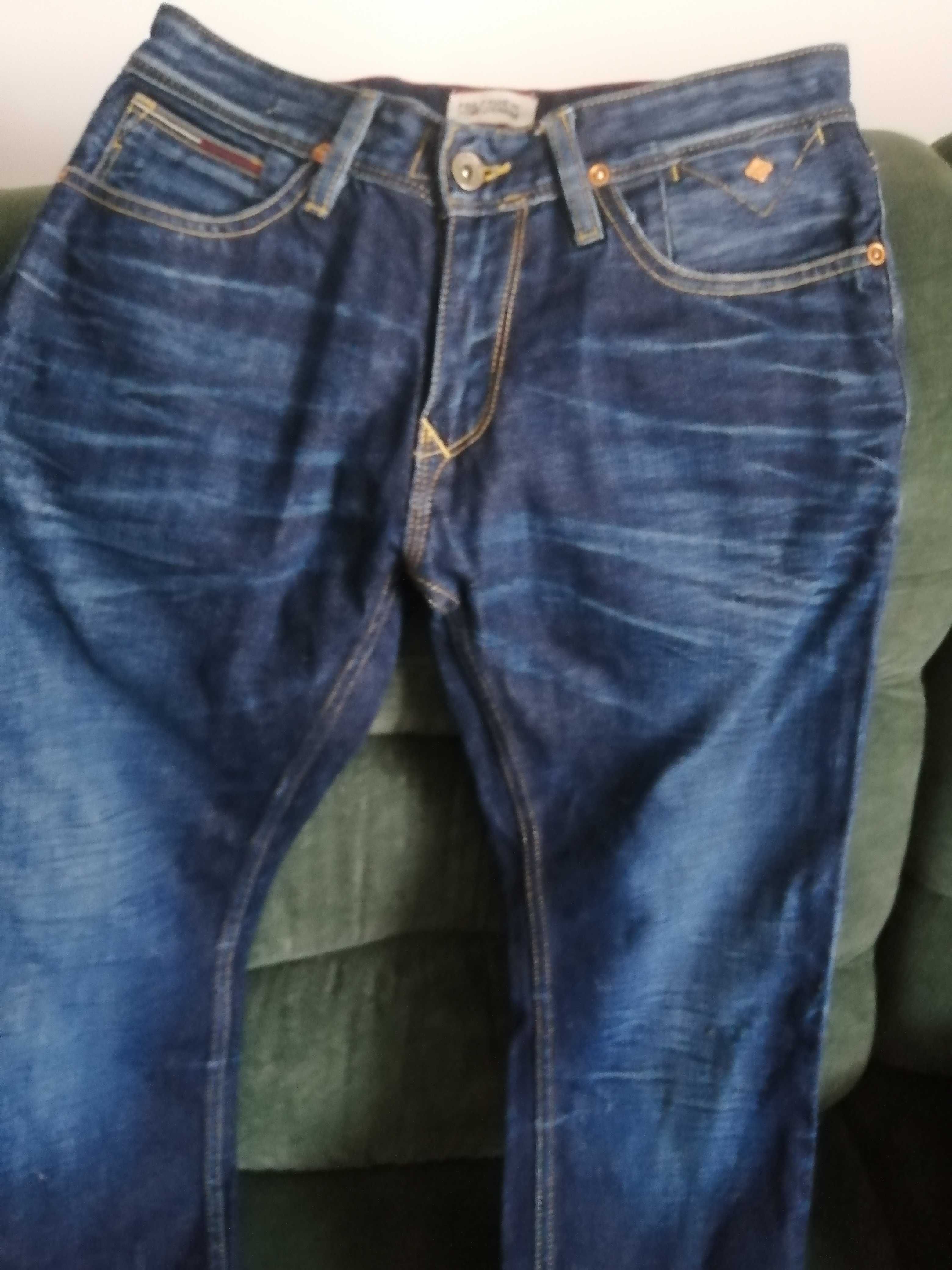 Vând jeansi Hilfinger